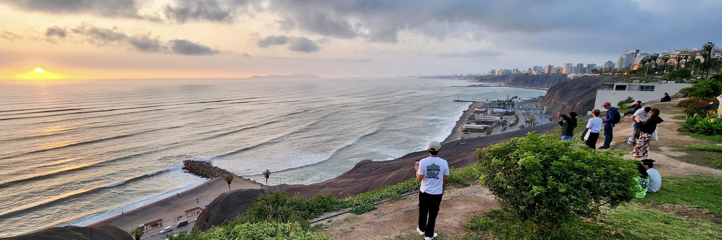 Atardecer sobre el Pacífico, Barranco, Lima, Perú
