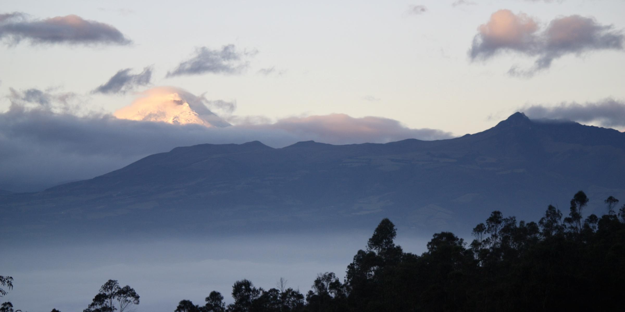 Cotopaxi al amanecer, Ecuador