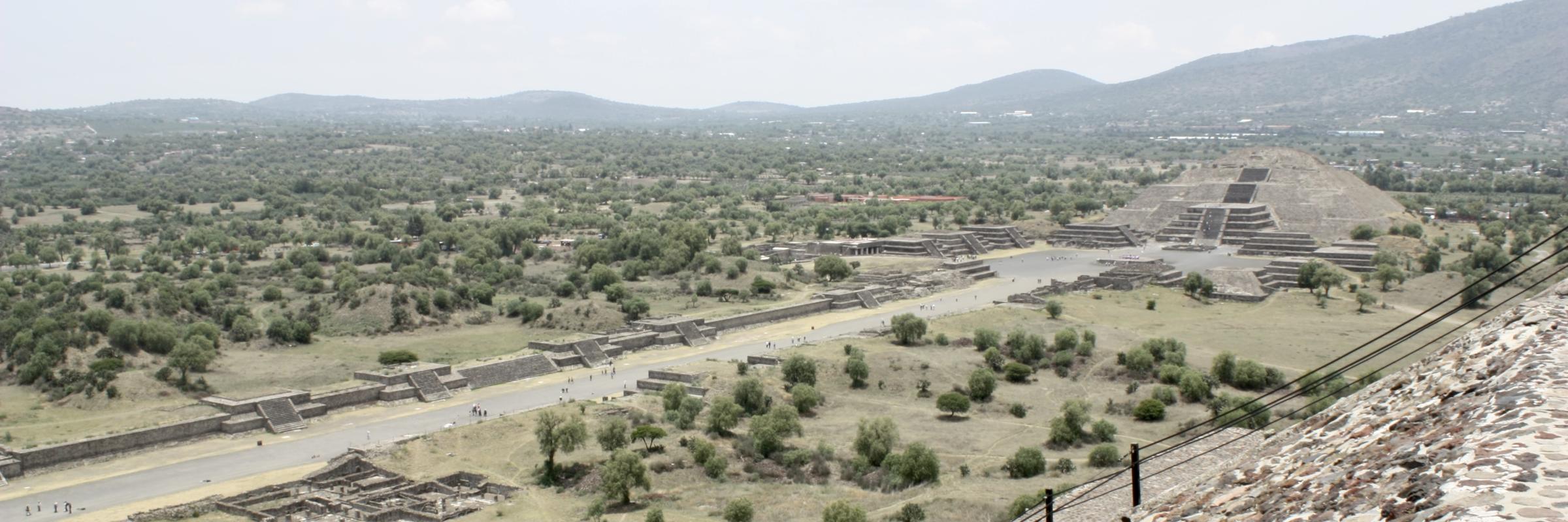 Calzada de los Muertos y Pirámide de la Luna, Teotihuacán, México